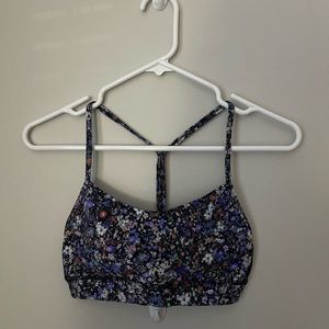 Lululemon Floral Flow Y Bra Nulu *Light
Support, A-C Cups